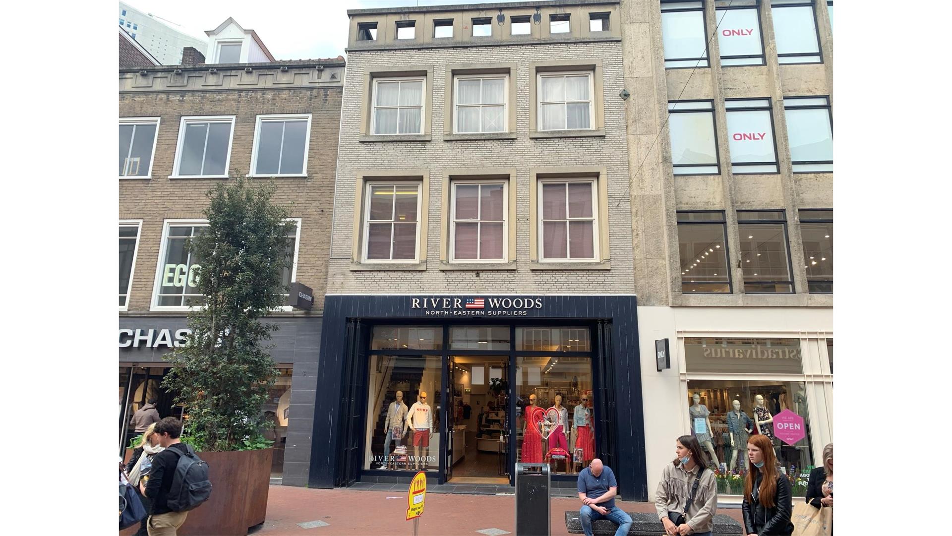 105816876