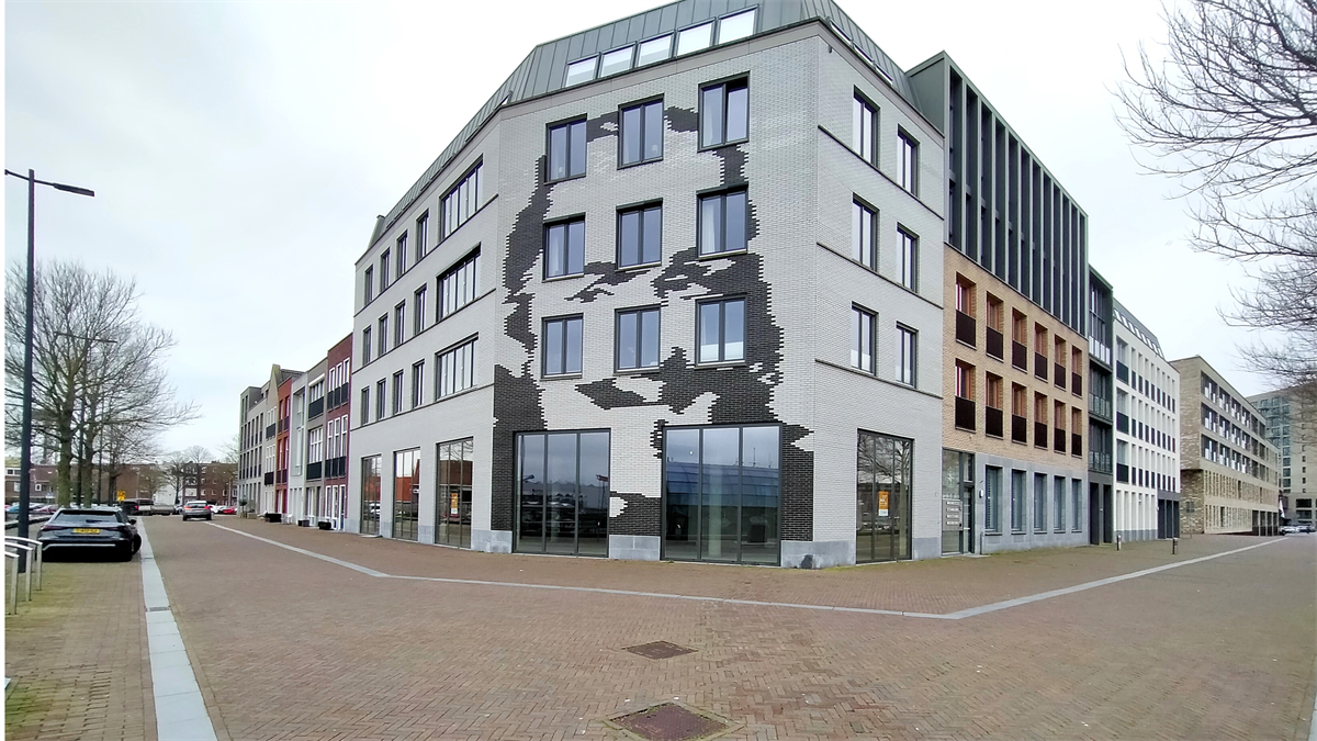 Moderne commerciële ruimte en uniek theehuis op een absolute toplocatie aan het Dok van Perry te Vlissingen.