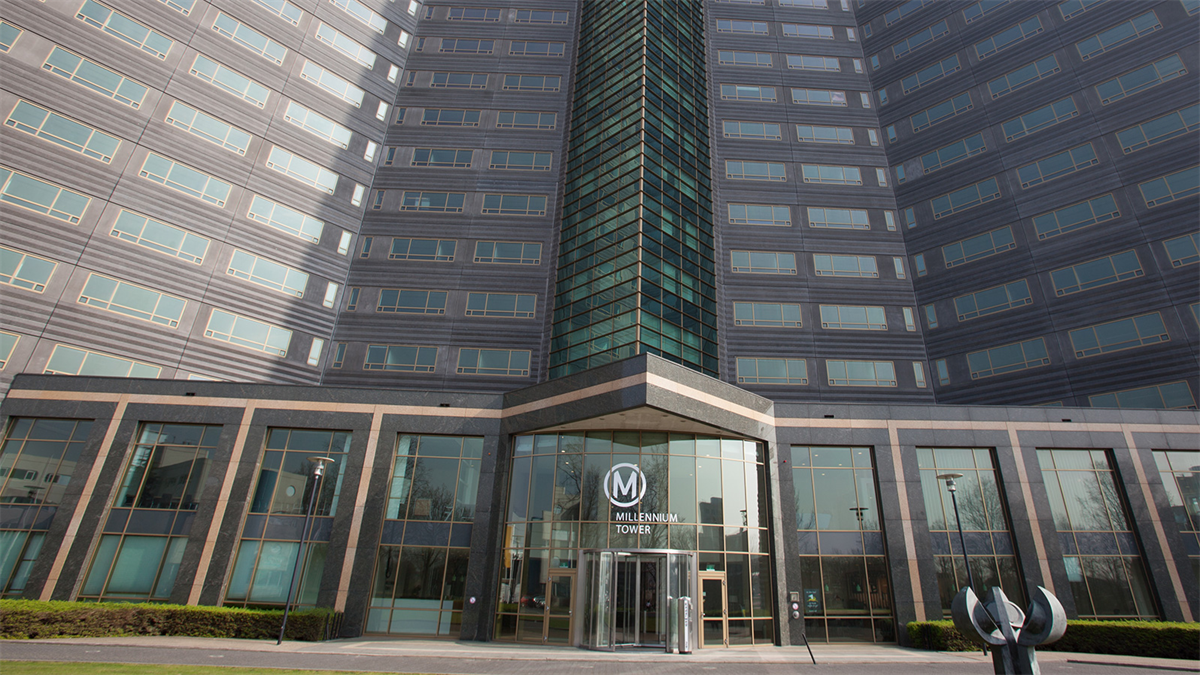 Entree Millennium Toren
