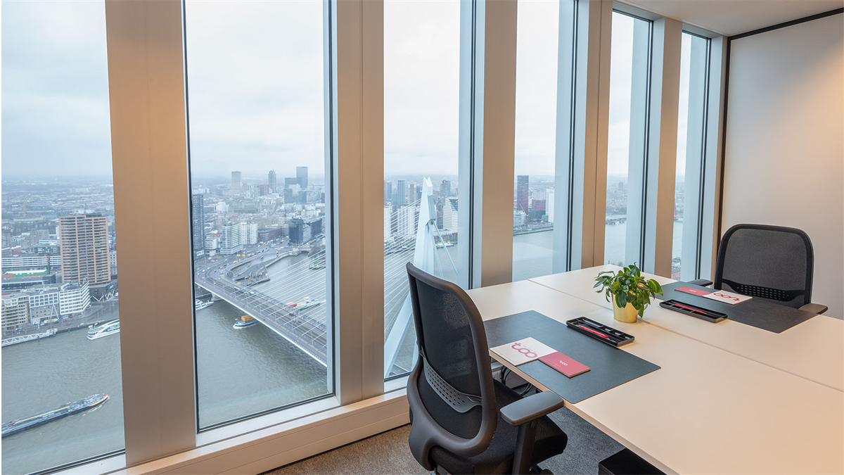 Kantoorruimte met uniek uitzicht over de Erasmusbrug