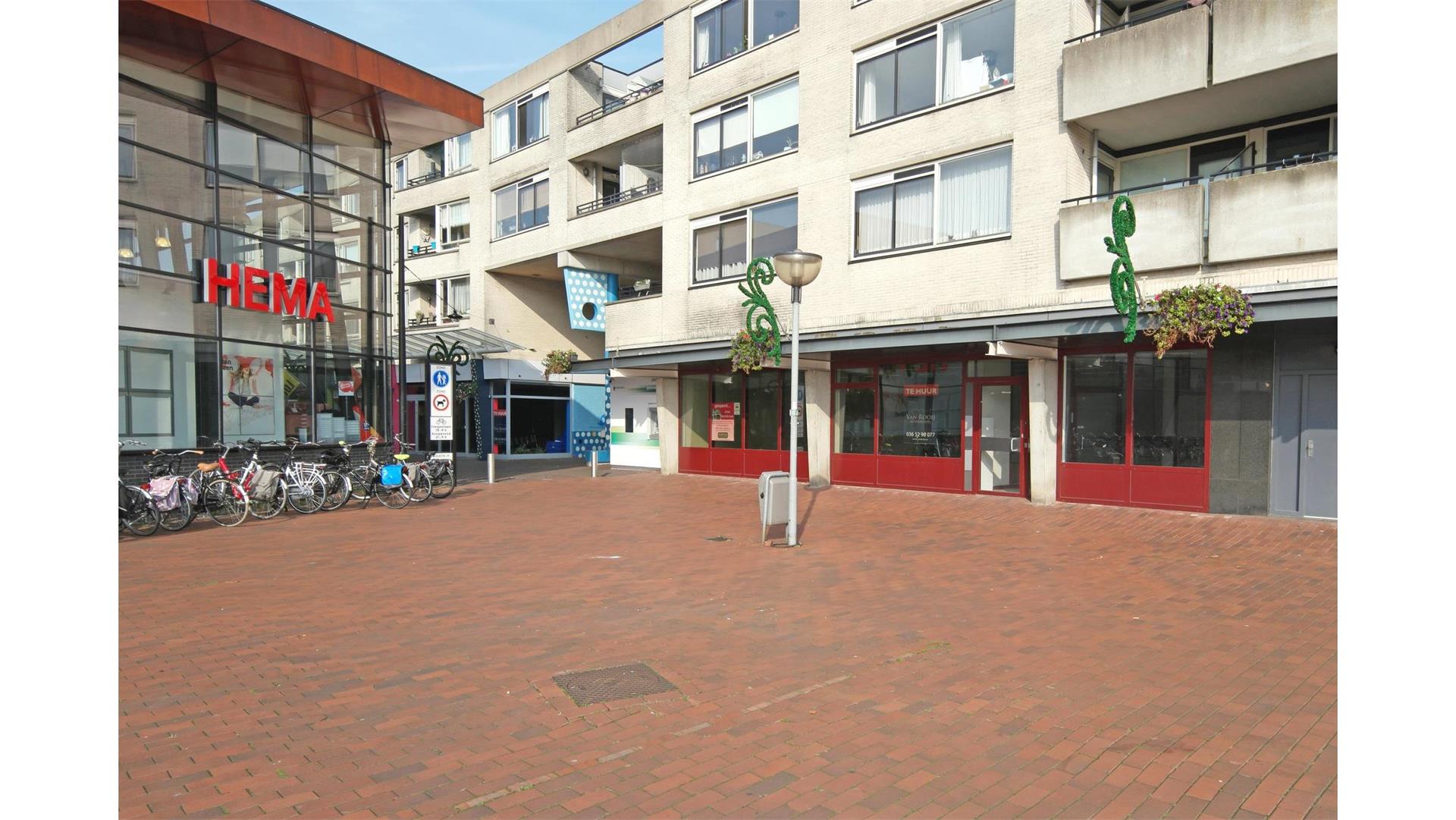 Zuideinde 13, Almere, Winkel te Huur