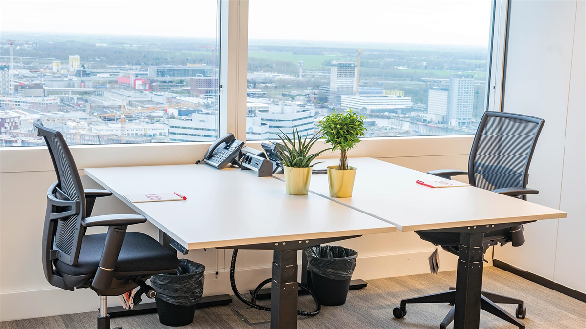 Ruim en licht kantoor op de 26e etage